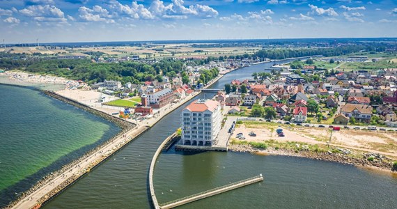 Na kąpieliskach Darłówko Wschodnie 4 i Darłówko Wschodnie 5 został zniesiony zakaz wchodzenia do wody. Nadal nie można się kąpać na jednym z sześciu kąpielisk w Mielnie oraz w Unieściu.