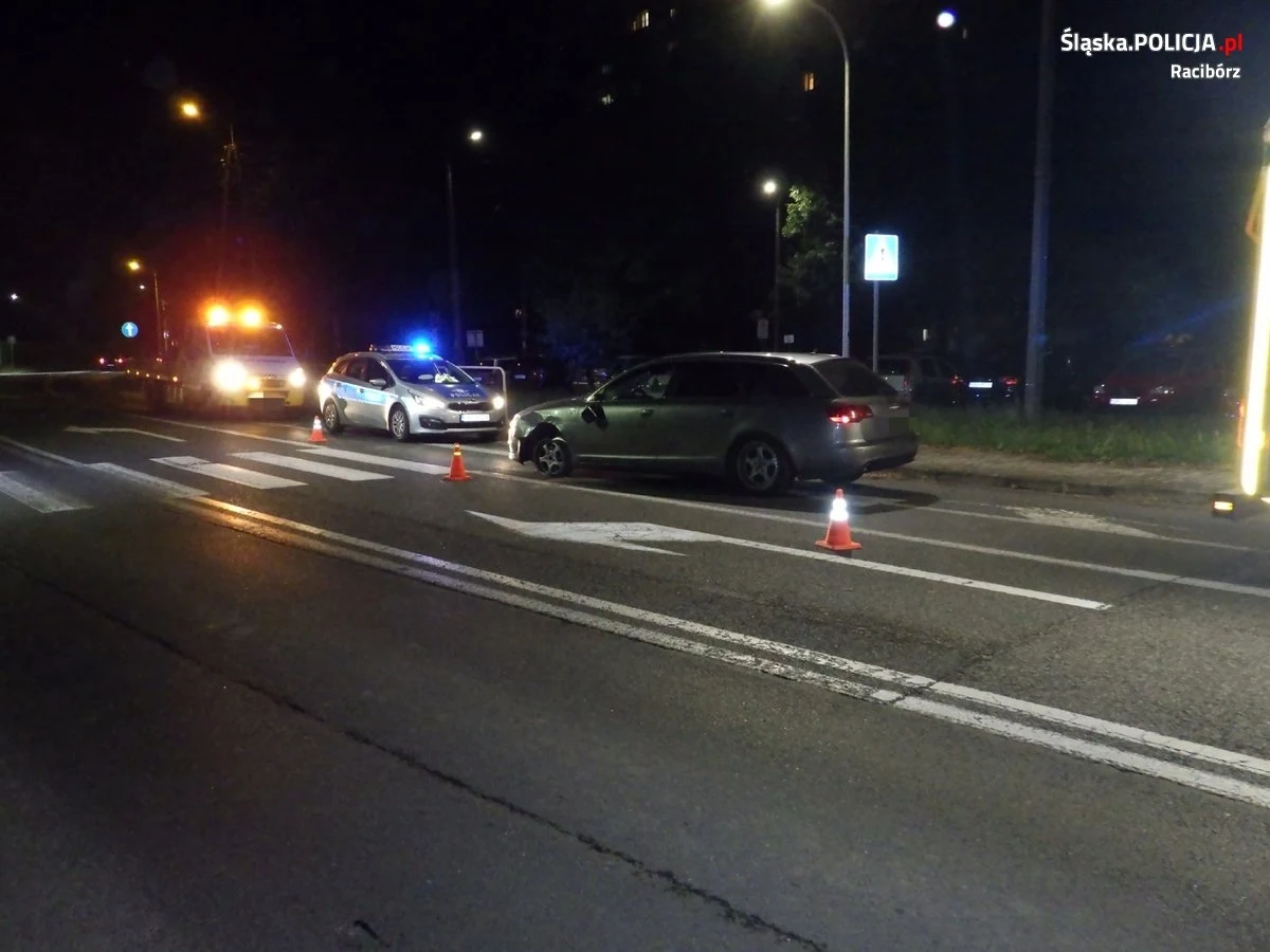 Prawie 4 promile alkoholu miał w organizmie kierowca mercedesa zatrzymany po krótkim pościgu przez policjantów w Bytomiu. Mężczyzna nie miał prawa jazdy. Grozi mu nawet 5 lat więzienia, utrata auta i kary finansowe. Drugiego kierowcę ścigano w Raciborzu. Mężczyzna, który był poszukiwany zniszczył trzy inne samochody. 