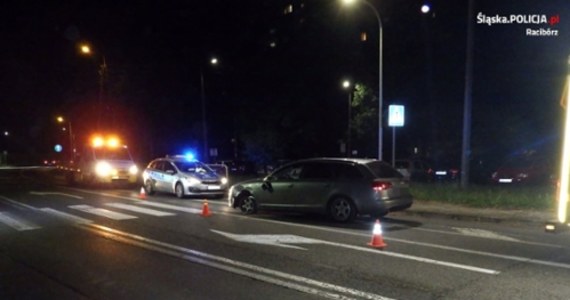 Prawie 4 promile alkoholu miał w organizmie kierowca mercedesa zatrzymany po krótkim pościgu przez policjantów w Bytomiu. Mężczyzna nie miał prawa jazdy. Grozi mu nawet 5 lat więzienia, utrata auta i kary finansowe. Drugiego kierowcę ścigano w Raciborzu. Mężczyzna, który był poszukiwany zniszczył trzy inne samochody. 