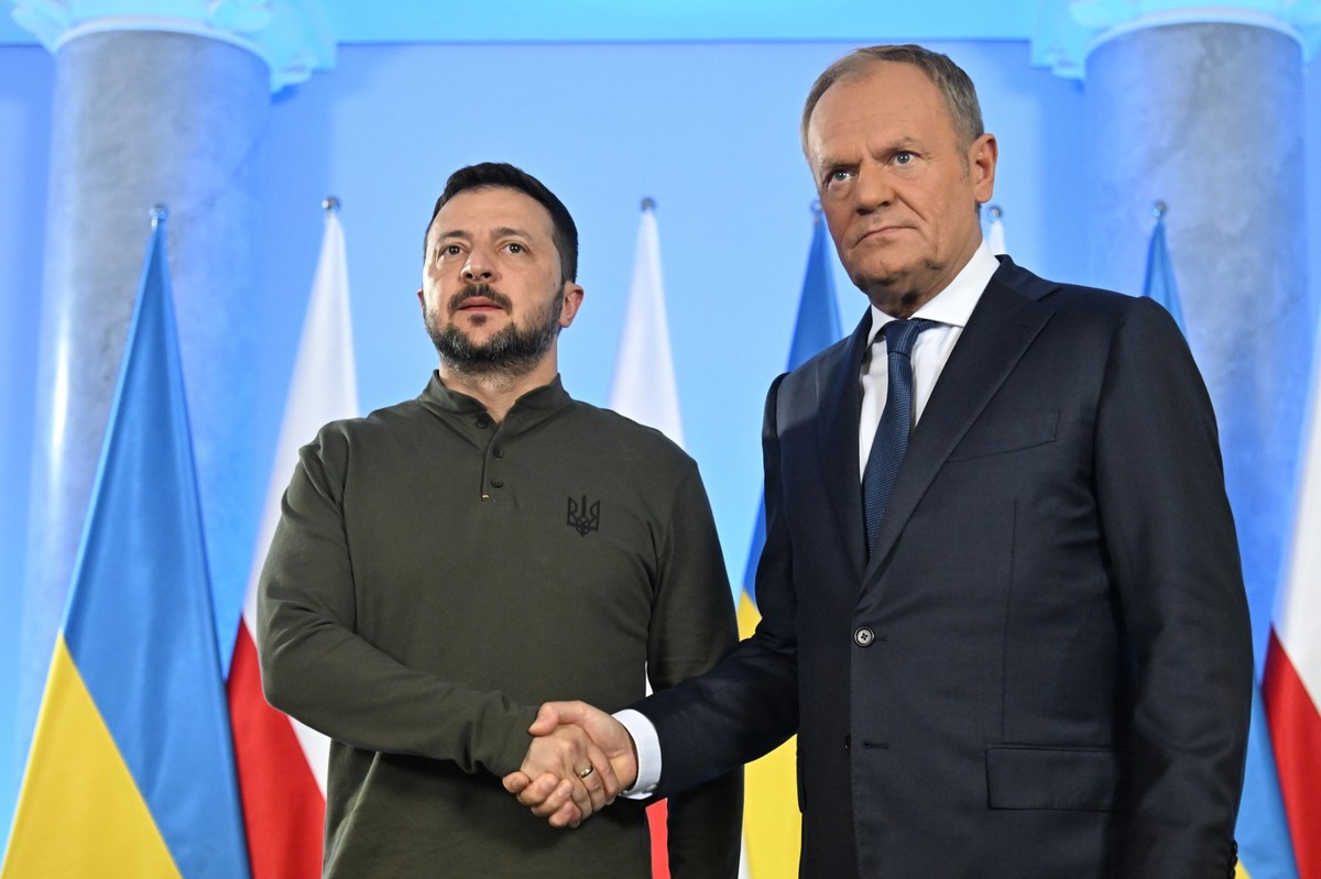 Prezydent Wołodymyr Zełenski i premier Donald Tusk podpisali w poniedziałek w Warszawie ukraińsko-polską umowę w dziedzinie bezpieczeństwa. "Dokument zawiera praktyczne wzajemne zobowiązania, a nie puste obietnice" - podkreślił premier Tusk.