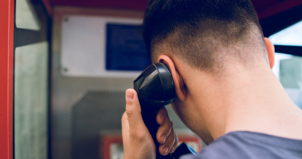 Zadzwonił aż 41 razy na darmowy numer. Teraz musi zapłacić 1500 zł