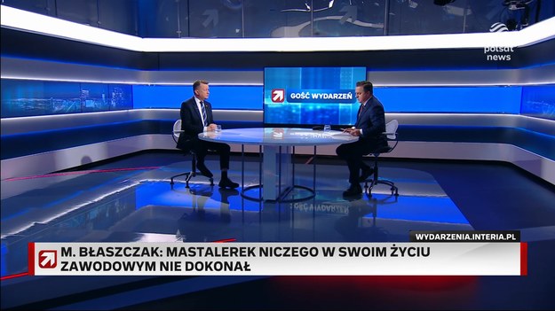 - Ten człowiek ma już 40 lat. Niczego w swoim życiu nie dokonał. A że ma rozdęte ego, to tak się nieładnie zachowuje - powiedział o Marcinie Mastalerku Mariusz Błaszczak. Były szef MON odniósł się do słów prezydenckiego ministra, który w poniedziałek rano zasugerował, że Błaszczak od 2015 roku "nic mądrego nie powiedział". Były minister obrony narodowej, poseł Prawa i Sprawiedliwości Mariusz Błaszczak wystąpił w poniedziałek w programie "Gość Wydarzeń", gdzie odniósł się do słów Marcina Mastalerka, który zakpił z niego w trakcie rozmowy w TVN24. Prezydencki minister stwierdził, że gdy współprowadził kampanię wyborczą w 2015 roku i odpowiadał za przekazy medialne, to "Błaszczak zawsze był prymusem". - Wręcz słowo w słowo powtarzał to, co mu napisałem, żeby powtarzał. I to były chyba ostatnie mądre słowa, które pan przewodniczący Błaszczak powiedział. Gość Bogdana Rymanowskiego zareagował na te słowa następująco: - Ten człowiek ma już 40 lat. Niczego w swoim życiu zawodowym nie dokonał. A że ma rozdęte ego, to tak się nieładnie zachowuje - mówił Błaszczak. "Nie ma co udawać, że nic się nie stało. Szantaż okazał się skuteczny" - powiedział Ryszard Terlecki o rezygnacji Łukasza Kmity w wyborach na marszałka województwa małopolskiego. Błaszczak pytany o to, czy prezes PiS Jarosław Kaczyński, godząc się na tę rezygnację uległ "szantażystom", powiedział krótko: - Nie. Jak dodał, w partii nie ma kryzysu przywództwa. Błaszczak odniósł się także do Krzysztofa Ardanowskiego, który opuścił PiS i zapowiedział zamiar założenia własnej partii.