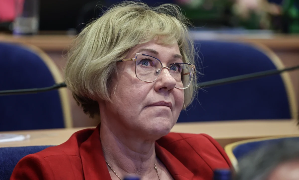 Była małopolska kurator oświaty zmieniła zdanie w sprawie rezygnacji z mandatu radnej województwa małopolskiego. Barbara Nowak chce pozostać radną. "Zapomniałam, że w małopolskim sejmiku znalazłam się nie własną decyzją, lecz z woli wyborców. Dziękuję za lekcję pokory od moich wyborców i przyjaciół z całej Polski. Przepraszam za zamieszanie" - napisała w mediach społecznościowych. "Jestem dla Małopolan" - dodała.