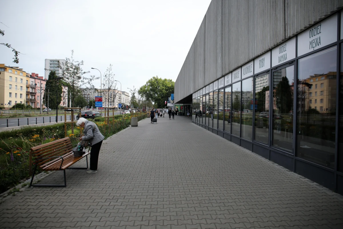 Budowa kanalizacji to powód utrudnień, które potrwają do końca sierpnia na warszawskiej Ochocie. Kierowcy muszą uzbroić się w cierpliwość. 