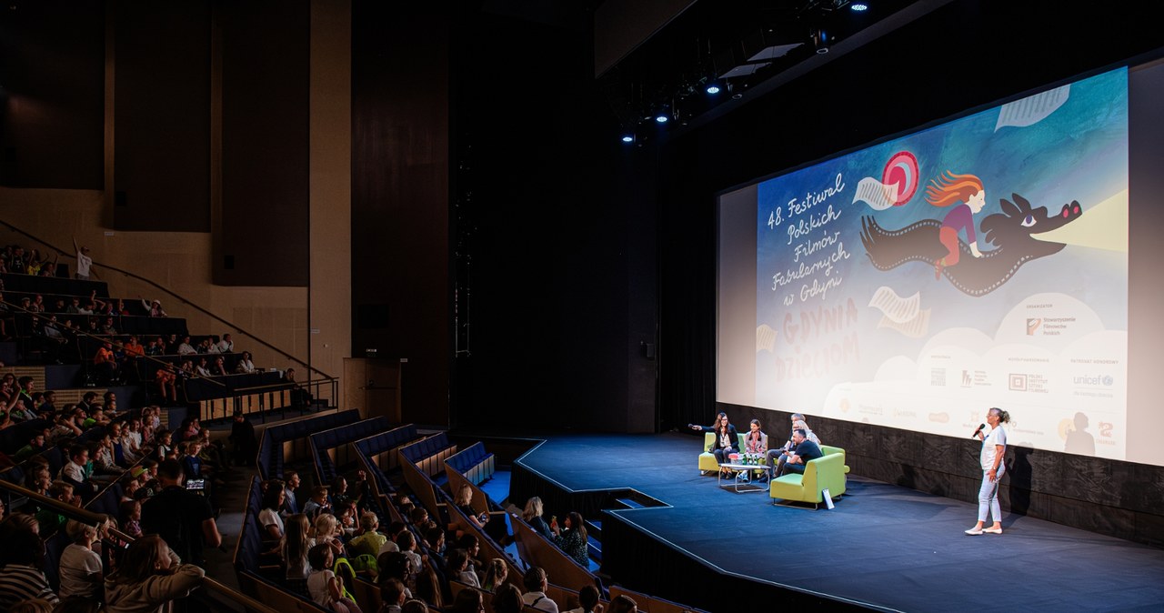 Interia ma zaszczyt już po raz drugi objąć patronatem medialnym Festiwal Polskich Filmów Fabularnych w Gdyni. W tym roku przy okazji 49. edycji festiwalu współorganizujemy Plebiscyt Diamentowe Lwiątka, organizowany z okazji 20-lecia sekcji "Gdynia Dzieciom". W plebiscycie zostanie wybrany najlepszy film dla młodych widzów. Która produkcja powinna otrzymać nagrodę? To Wy możecie o tym zdecydować! Głosujcie!