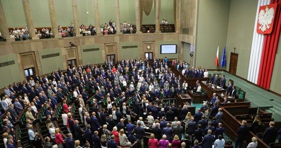 Przedostatnie przed parlamentarnymi wakacjami posiedzenie Sejmu zapowiada, że być może jeszcze przed urlopem posłowie rozstrzygną kilka spraw, które czekają na to od kilku miesięcy. Na pewno w lipcu otworzą się drogi do zamykania także wielu innych istotnych spraw.