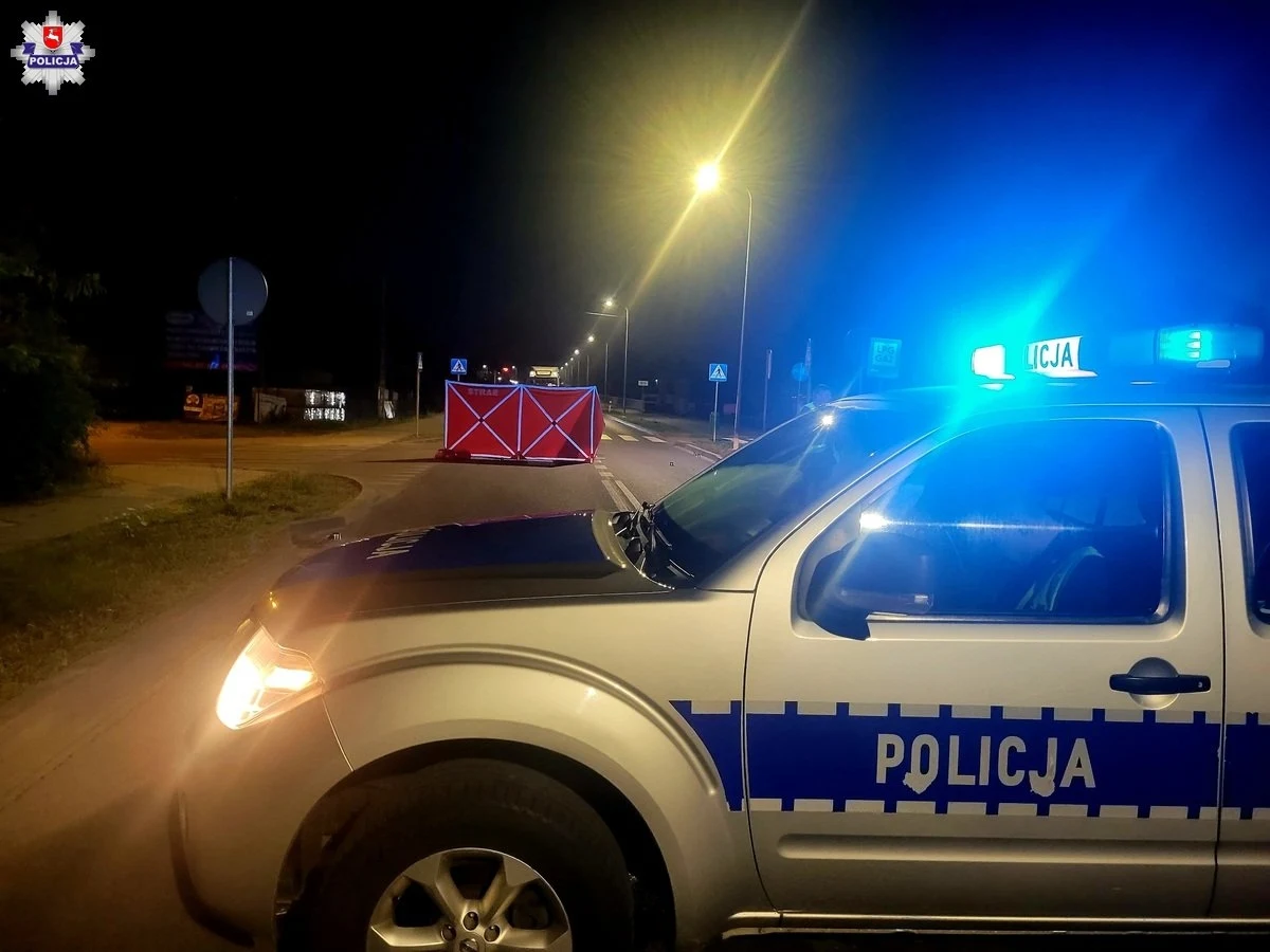 Policja poszukuje kierowcy srebrnego forda, który w nocy śmiertelnie potrącił 61-latkę na przejściu dla pieszych w Parczewie (Lubelskie). Według ustaleń, uciekł z miejsca wypadku i nie udzielił kobiecie pomocy.