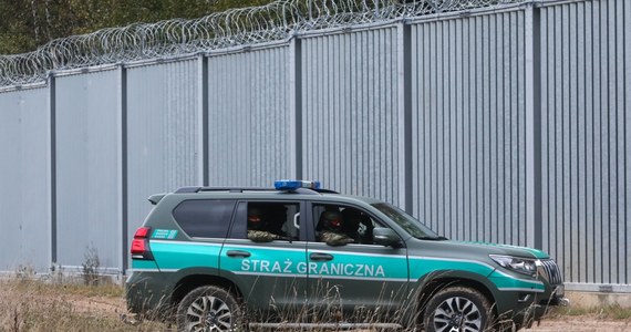 Ponad trzykrotnie zmniejszyła się od początku lipca liczba prób nielegalnego przekroczenia granicy z Białorusi. Jak wynika z danych Straży Granicznej, do 1 lipca do naszego kraju próbowało się wedrzeć około 250 cudzoziemców. W ostatniej dekadzie czerwca było to ponad 750 prób.