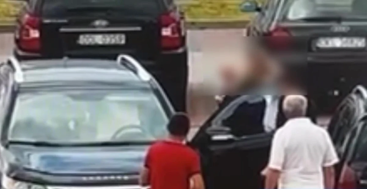 Dramatyczne sceny rozegrały się przed jedną z galerii handlowych w Kluczborku (Opolskie). Dzięki interwencji przypadkowych świadków udało się uratować roczne dziecko, które siedziało zamknięte w aucie w czasie upału. 24-letniej matce grozi do 5 lat więzienia - poinformowała policja. 