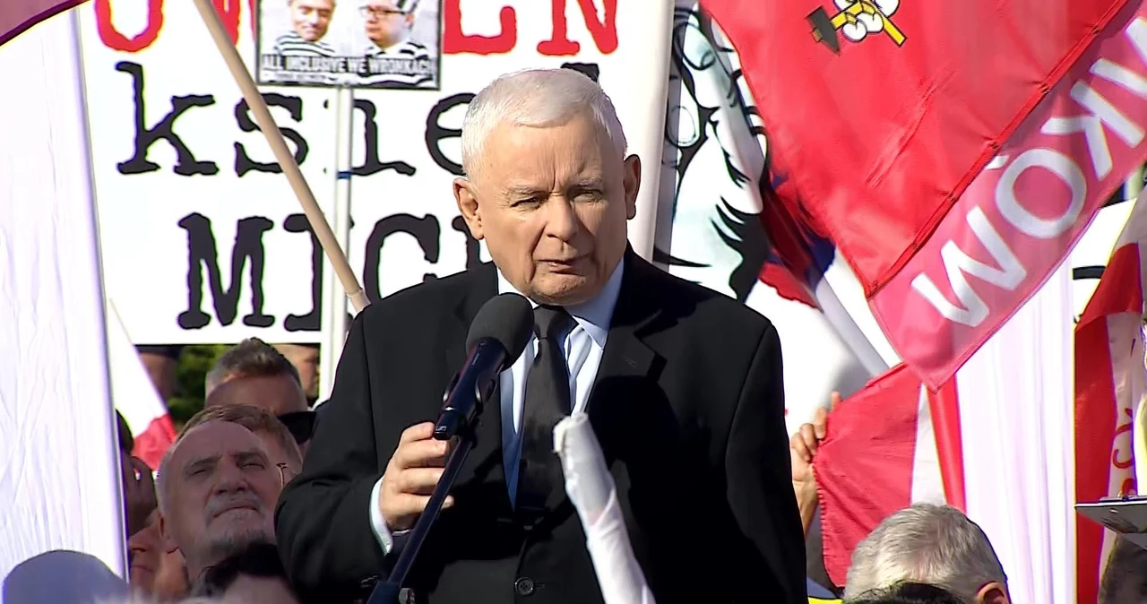 Jarosław Kaczyński na proteście przed Sejmem