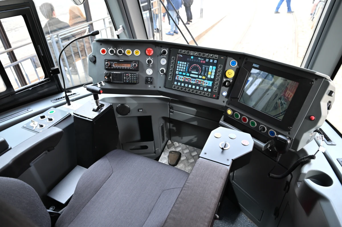 Pijany motorniczy został zatrzymany na placu Legionów we Wrocławiu. "Taka sytuacja nie powinna mieć miejsca i z jej powodu wyrażamy nasze ubolewanie" - podkreślają w specjalnym oświadczeniu przedstawiciele wrocławskiego MPK. 