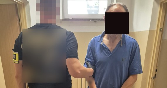 54-letni recydywista, który jednego dnia zaatakował trzy kobiety, zatrzymany przez policjantów z warszawskiego Bemowa. Mężczyzna decyzją sądu na trzy miesiące trafił do aresztu.