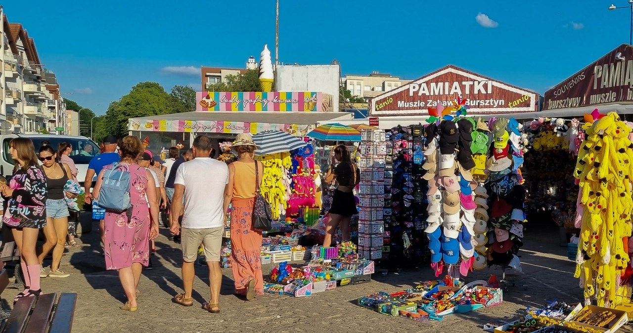 Właściciele, restauracji, hoteli, barów, oraz, różnych, stoisk, poszukują, osób, zainteresowanych, podjęciem, pracy, sezonowej, Polacy rzucili się na ofertę pracy we Władysławowie. Na rękę prawie tyle co w Niemczech