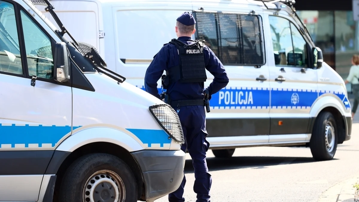 ​Łódzcy policjanci zatrzymali małżeństwo, które jest podejrzane o czerpanie korzyści z prostytucji. Para usłyszała już zarzuty w tej sprawie. 50-latkowi i 36-latce grozi do 5 lat więzienia.