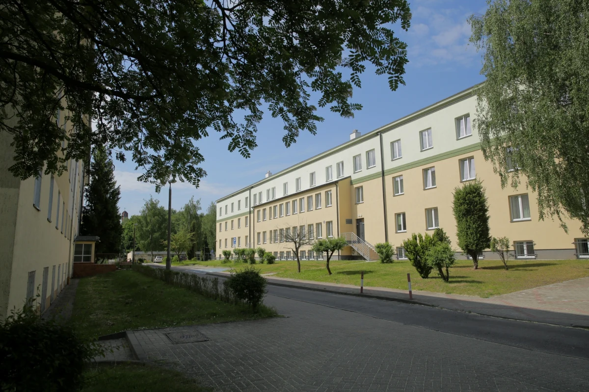 ​Dla studentów Uniwersytetu Warmińsko-Mazurskiego w Olsztynie przygotowano w nowym roku akademickim 1871 miejsc, w tym także w pokojach jednoosobowych. Administrator akademików ocenił, że pokoje jednoosobowe to odpowiedź na potrzeby rynku.