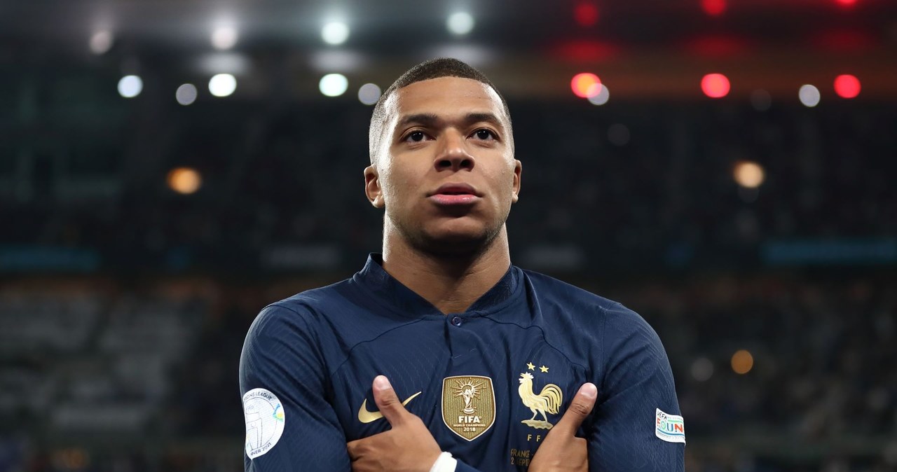 Kylian, Mbappe, jeden, najlepszych, piłkarzy, świecie, podobnie, wielu, jego, kolegów, fachu, posiada, swoim, garażu, drogie, sa Kylian Mbappe nie zdobędzie pucharu Euro. Może zamiast tego zrobi prawko?