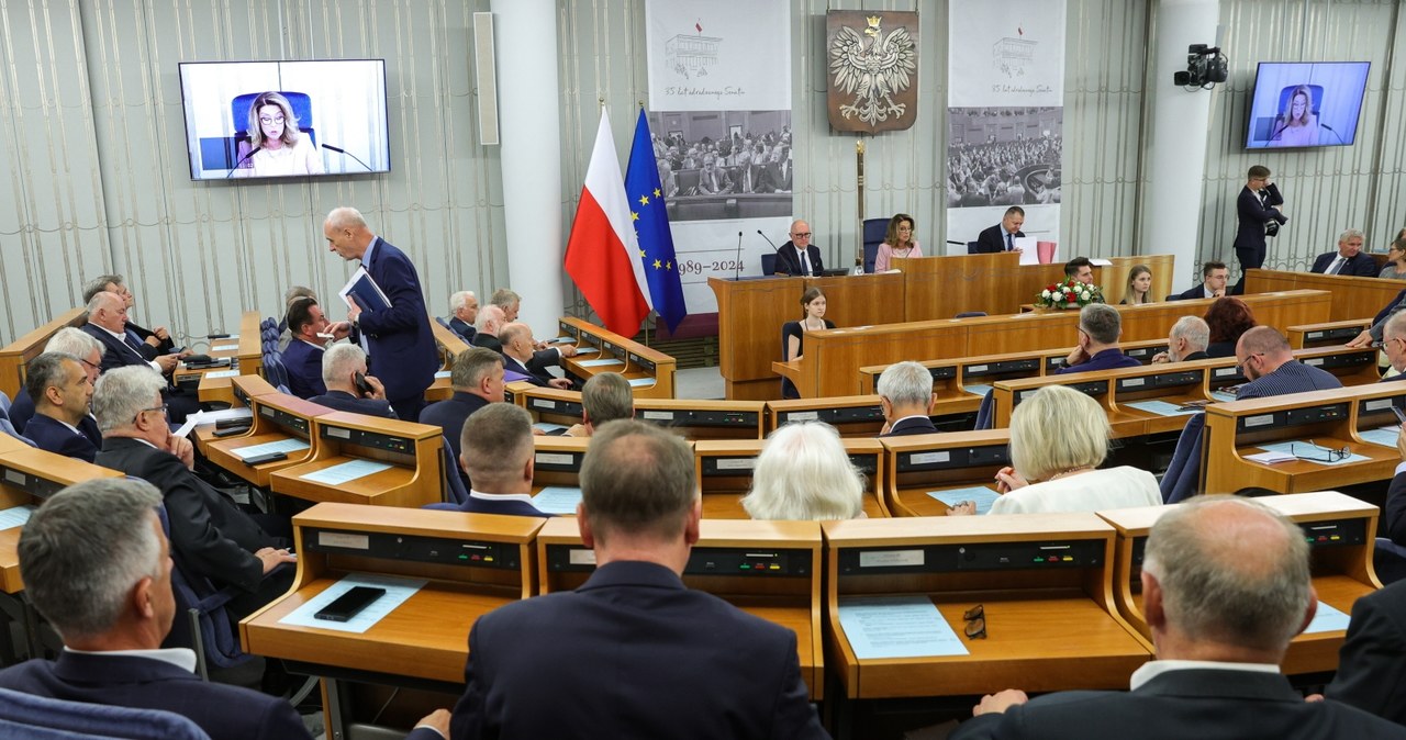 Senat, zaproponował, poprawek, nowelizacji, ustawy, finansach, publicznych, Wprowadza, zmiany, stabilizującej, regule, wydatkowe Senat zdecydował w sprawie noweli ważnej ustawy. Teraz czas na ruch prezydenta