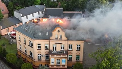 Duży pożar przychodni w Białogardzie [NAGRANIE]