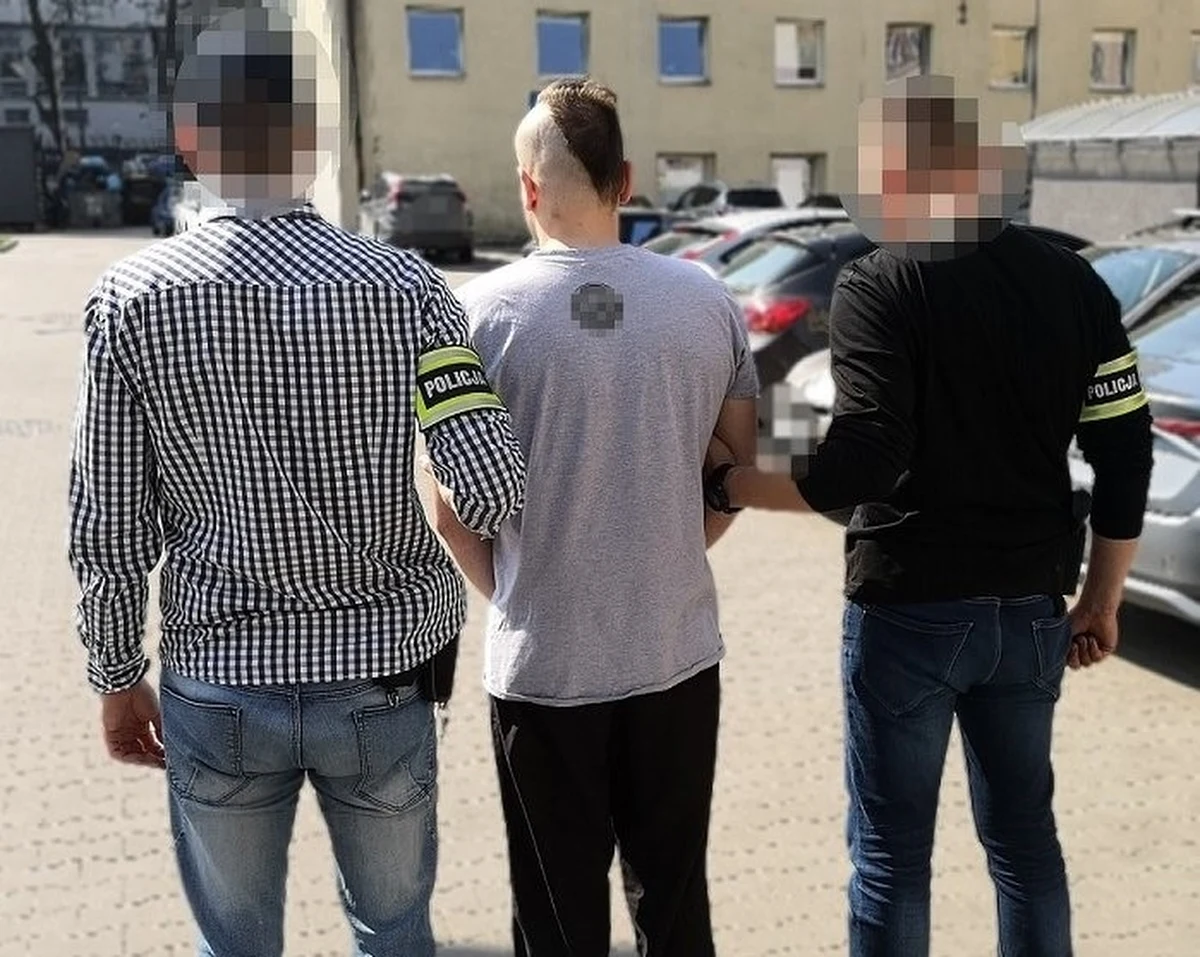 Michał J. zabił bagnetem niepełnosprawnego sąsiada i jego znajomą, bo hałas dochodzący z mieszkania uniemożliwiał mu zaśnięcie po pracy. W środę sąd skazał go na karę dożywotniego więzienia. 