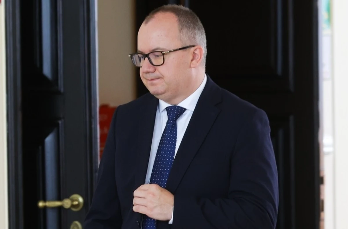 ​Wyjaśnienie afery Funduszu Sprawiedliwości to jedno z najważniejszych moich zadań - podkreślił minister sprawiedliwości Adam Bodnar w 30-punktowym oświadczeniu w tej sprawie. Dodał, że postępowanie jest rozwojowe i istnieje duże prawdopodobieństwo kolejnych zatrzymań, zarzutów i wniosków o uchylenie immunitetów.