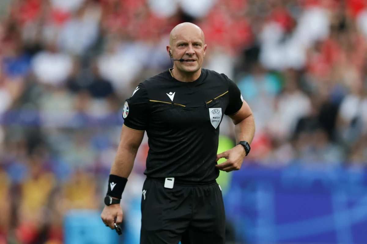 Szymon Marciniak nie poprowadzi finału Euro 2024. UEFA ogłosiła, że rozjemcą meczu Hiszpania - Anglia będzie Francuz Francois Letexier. Marciniak będzie natomiast sędzią technicznym.
