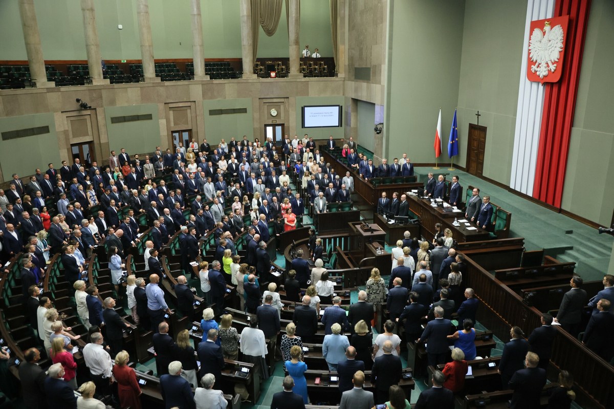 Częściowa depenalizacja i dekryminalizacja czynów związanych z terminacją ciąży to jeden z wiodących tematów 15. posiedzenia Sejmu. Na Wiejskiej trwa drugie czytanie projektu zmian w Kodeksie karnym. W piątek natomiast odbędzie się głosowanie nad projektem.