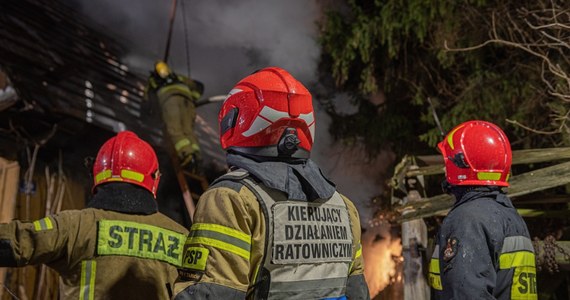 19-letni mieszkaniec Suchego Lasu (pow. poznański) podpalił zabytkową willę w Jelonku – poinformowała policja. Okazało się, że młody mężczyzna próbował ogrzać zapalniczką flamaster, by podpisać drzwi opuszczonego budynku. Pisak zaczął się palić.