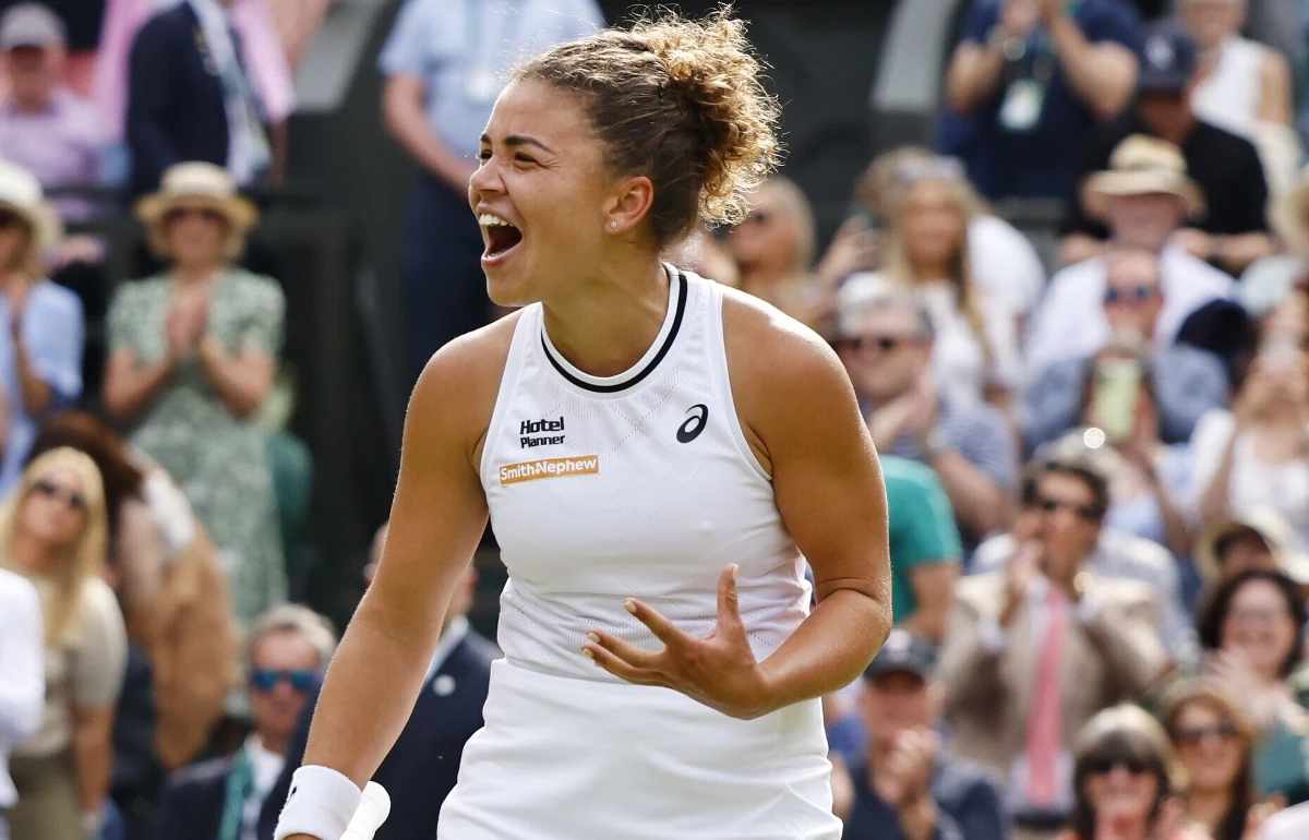 ​Tak długiego półfinału Wimbledonu w grze pojedynczej kobiet jeszcze nie było. Po prawie trzygodzinnym starciu Włoszka Jasmine Paolini pokonała Chorwatkę Donnę Vekić 2:6, 6:4, 7:6 (10-8) i awansowała do finału tego wielkoszlemowego turnieju. Ostatnią rywalką włoskiej tenisistki, mającej również polskie korzenie, będzie Czeszka Barbora Krejcikova.