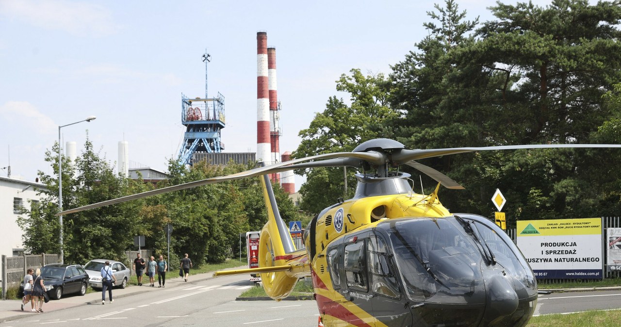 Problemy ratowników pod ziemią. „Zarejestrowano nową aktywność”