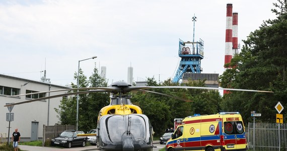 Lekarz potwierdził śmierć górnika odnalezionego po wstrząsie w kopalni Rydułtowy. Drugi górnik jest nadal poszukiwany.