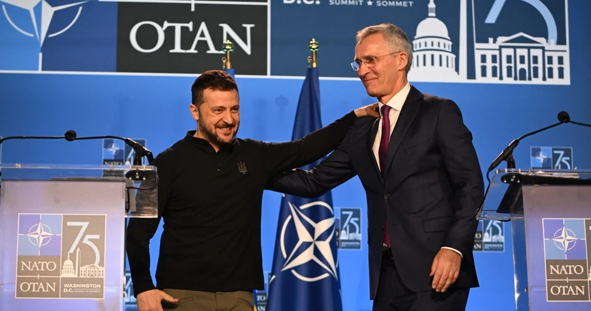 Szczyt NATO. Sekretarz generalny NATO Jens Stoltenberg i prezydent Ukrainy Wołodymyr Zełenski 