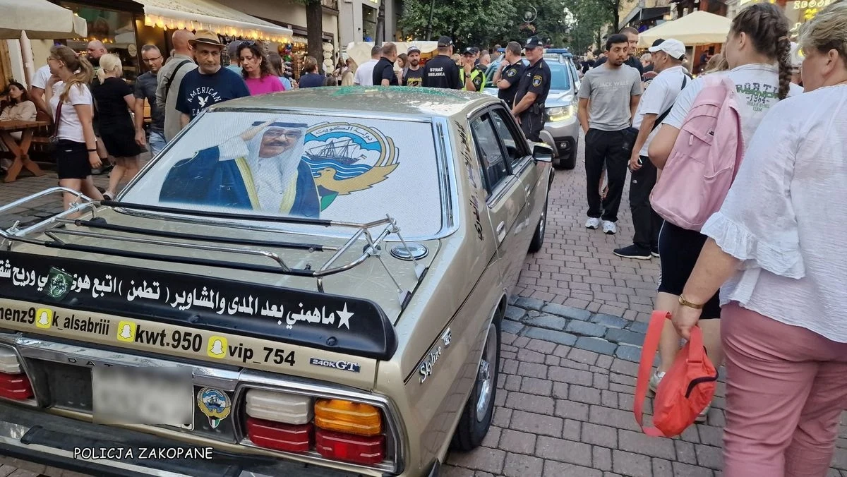 24-letni kierowca z Kuwejtu mimo zakazu wjechał na Krupówki w Zakopanem. Obcokrajowiec nie miał prawa jazdy oraz wymaganej tzw. zielonej karty - poinformowała policja. 