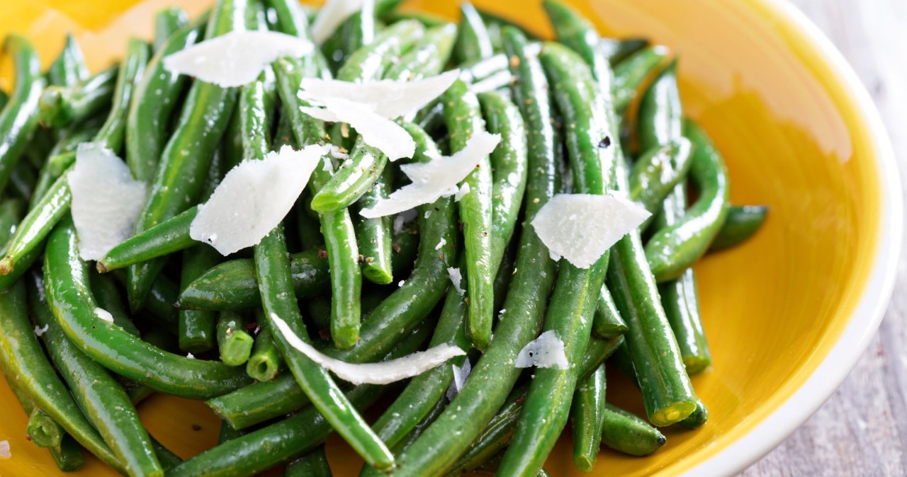 Gotujesz zieloną fasolkę? Dodaj jeden składnik do wody i zobaczysz zmianę