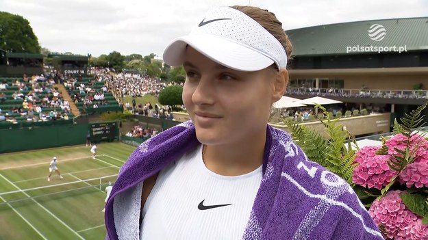 Monika Stankiewicz przegrała z Emerson Jones 2:6, 3:6 w ćwierćfinale juniorskiego Wimbledonu i pożegnała się z turniejem. - Jestem niezadowolona, że przegrałam, ale i tak zrobiłam tu świetny wynik - powiedziała Stankiewicz w rozmowie z Tomaszem Lorkiem, wysłannikiem Polsatu Sport na Wimbledon.