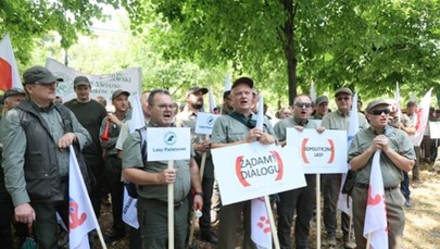 "Odpolitycznić lasy". Protest leśników w Warszawie