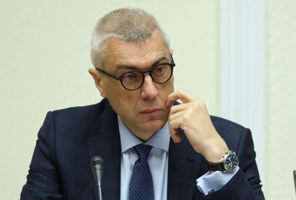 Posłowie Roman Giertych i Waldemar Sługocki zostaną zawieszeni w klubie poselskim i pozbawieni funkcji wiceprzewodniczącego klubu i wiceministra - poinformował Donald Tusk po sejmowym głosowaniu nad projektem dotyczącym aborcji. Projekt został odrzucony trzema głosami. Trzech posłów KO nie głosowało.