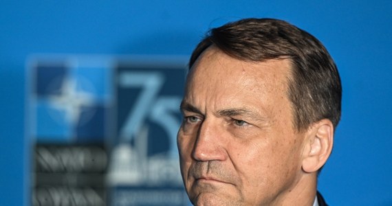 Radosław Sikorski wystąpił w American Enterprise Institute. Szef polskiego MSZ mówił m.in. o sankcjach na Rosję. „Jeśli utrzymamy presję i zamkniemy luki w sankcjach, w ciągu roku, dwóch Rosja dojdzie do ściany i może jej zabraknąć środków na prowadzenie wojny” – stwierdził Sikorski. Polityk powiedział też, że Polska będzie starała się łagodzić tarcia między USA i Chinami.