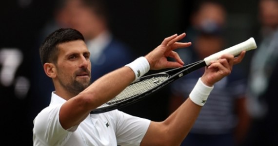 Novak Djoković awansował w piątek do finału wielkoszlemowego turnieju tenisowego w Wimbledonie. Serb w półfinale pokonał Włocha Lorenzo Musettiego 6:4, 7:6 (7-2), 6:4. W finale dojdzie zatem do powtórki z ubiegłego roku, bowiem "Nole" zmierzy się z obrońcą tytułu Hiszpanem Carlosem Alcarazem.