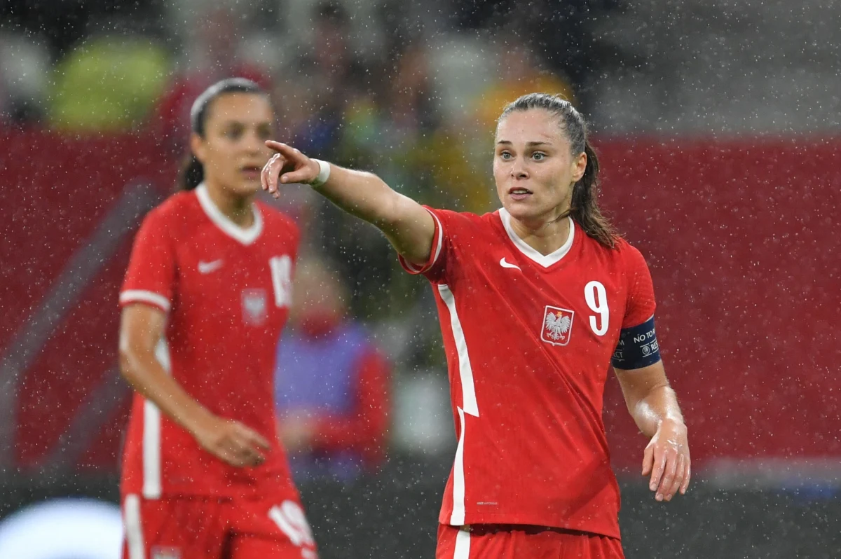 ​Polskie piłkarki przegrały w Altach z Austriaczkami 1:3 (0:1) w swoim piątym meczu dywizji A Ligi Narodów. Biało-Czerwone mają na koncie komplet porażek. W drugim piątkowym spotkaniu grupy 4 Islandki wygrały 3:0 z Niemkami.