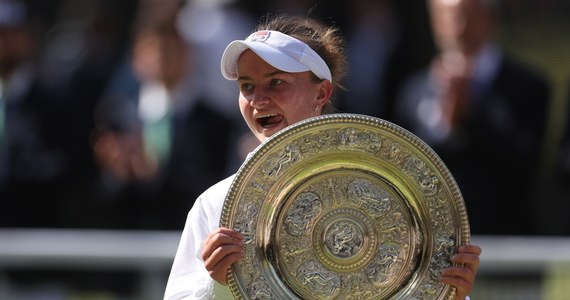 Czeska tenisistka Barbora Krejcikova triumfowała w wielkoszlemowym turnieju na trawiastych kortach w Wimbledonie. W finale londyńskiej imprezy pokonała Włoszkę Jasmine Paolini 6:2, 2:6, 6:4.