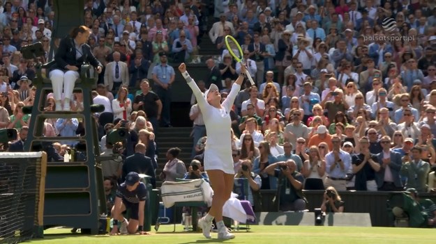 Barbora Krejcikova pokonała Jasmine Paolini w finale Wimbledonu 2024. Oto piłka meczowa.

Transmisje z Wimbledonu można oglądać na sportowych antenach Polsatu oraz na  Polsat BOX Go   Oglądaj wygodnie gdziekolwiek chcesz: na komputerze, na tablecie, na smartfonie, na Smart TV.

W tekście zawarto link serwisu partnerskiego