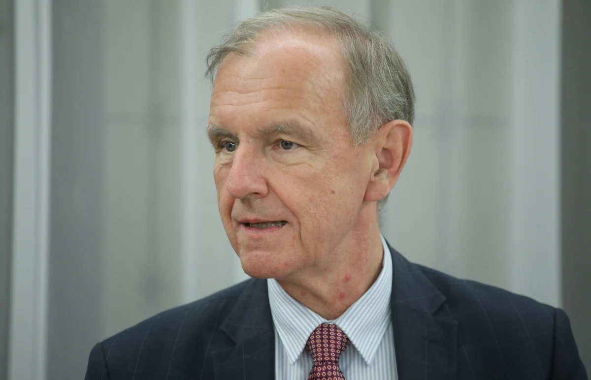 Senator Bogdan Klich wkrótce przyjedzie do Waszyngtonu i obejmie kierownictwo nad polską ambasadą w stolicy USA - potwierdził RMF FM Radosław Sikorski, minister spraw zagranicznych. Klich uda się do Waszyngtonu bez podpisu i formalnej akceptacji prezydenta Andrzej Dudy.