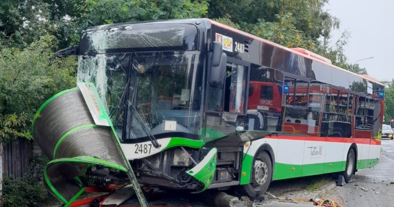  Sceny grozy w Lublinie. Autobus wjechał w przystanek pełen ludzi