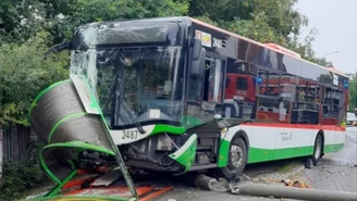 Lublin: Ludzie czekali na autobus. Ten wjechał w przystanek