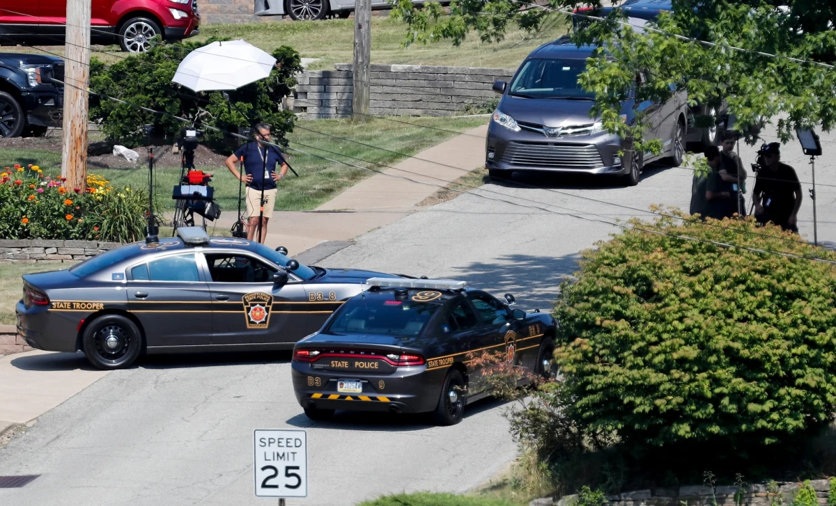 W samochodzie mężczyzny, który próbował zabić Donalda Trumpa, znaleziono ładunki wybuchowe - podaje dziennik „Wall Street Journal”, powołując się na anonimowe źródła. Z kolei agencja AP donosi, że w aucie oraz domu Thomasa Crooksa były materiały do produkcji bomb.