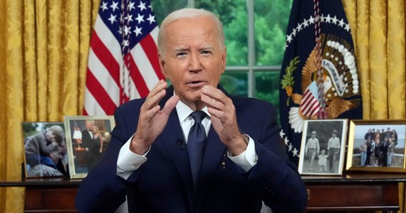 Wszyscy mamy obowiązek, by ochłodzić retorykę polityczną - powiedział w niedzielnym orędziu telewizyjnym Joe Biden. Prezydent USA stwierdził, ze choć stawka nadchodzących wyborów jest ogromnie wysoka, to polityka nie może zmienić się w "pole bitwy", czy "pola śmierci". W sobotę Donald Trump został ranny w ucho podczas wiecu wyborczego w miejscowości Butler w Pensylwanii.