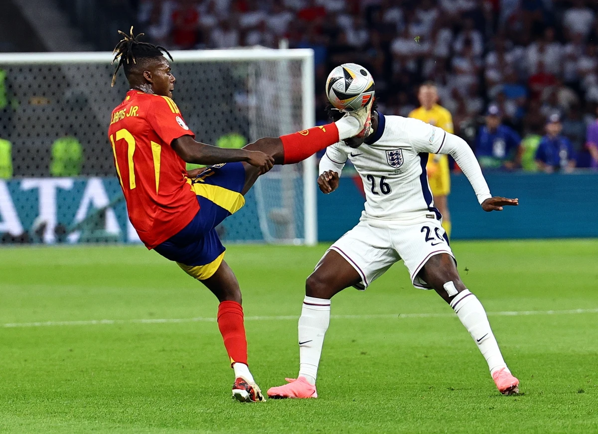 "Z każdym dniem jestem coraz bardziej dumny z piłkarzy" - powiedział trener reprezentacji Hiszpanii Luis de la Fuente po zwycięstwie nad Anglią 2:1 w Berlinie w finale mistrzostw Europy. A strzelec jednego z goli Nico Williams dodał: "Teraz ruszamy po mistrzostwo świata". Szkoleniowiec Anglików Gareth Southgate przyznał, że Hiszpania była najlepszą drużyną turnieju. 