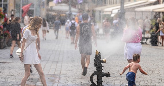 Co czeka nas w tym tygodniu w pogodzie? Jak informuje Instytut Meteorologii i Gospodarki Wodnej, nadal będzie bardzo ciepło, a miejscami nawet upalnie. Na początku tygodnia znów popada i zagrzmi. W kolejnych dniach będzie nieco spokojniej. 