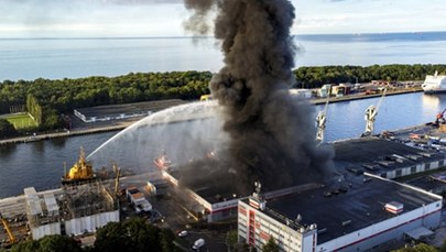 Duży pożar na terenie Portu Gdańsk. Zamknięte plaże