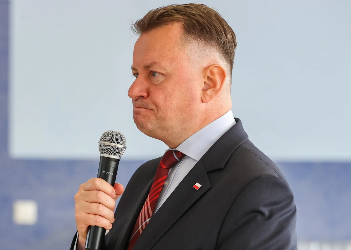 ​Wniosek Służby Kontrwywiadu Wojskowego do prokuratury ws. Mariusza Błaszczaka jest gotowy - powiedział szef MSWiA i minister koordynator służb specjalnych Tomasz Siemoniak. Chodzi o odtajnienie przez Błaszczaka części dokumentu planu użycia Sił Zbrojnych Rzeczypospolitej Polskiej "Warta".